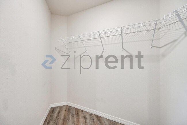 Building Photo - 12009 Henley Ave