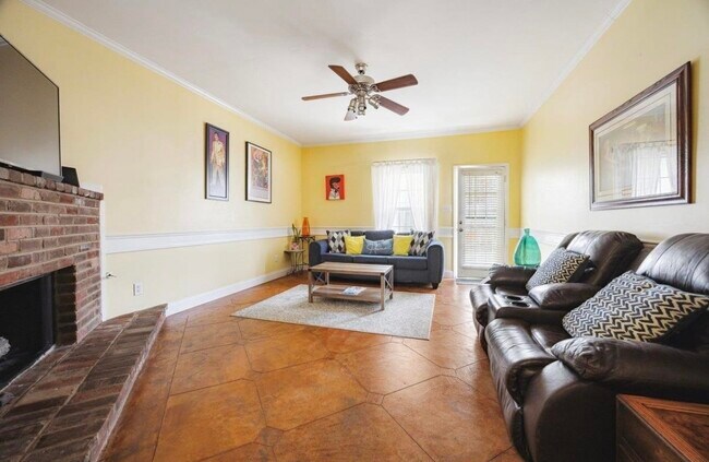 Building Photo - 2065 Peabody Ave