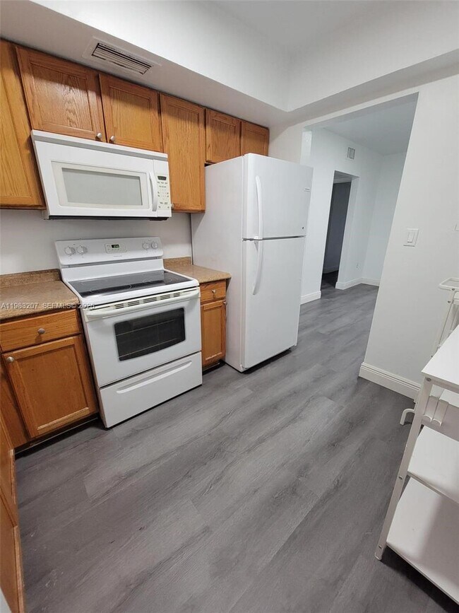 Building Photo - 7610 SW 82nd St