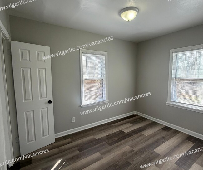 Building Photo - Newly Renovated 2-Bedroom • 1-Bathroom Home