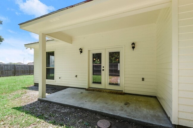 Building Photo - 3 BDR / 2 BATH Home  MOVE IN SPECIAL