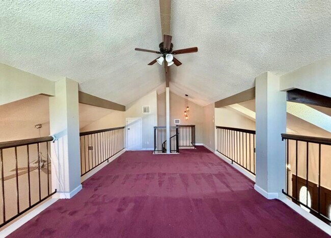 Building Photo - 2123 Streamhurst Ln