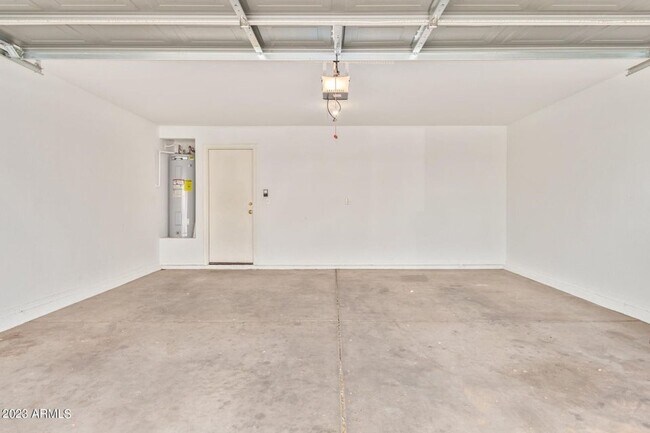 Building Photo - Spacious 3 bed, 2.5 bath in Maricopa
