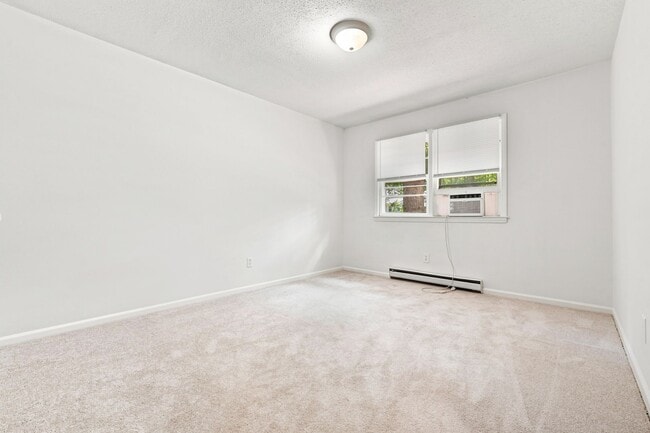 Building Photo - 107A Stinson St Ext