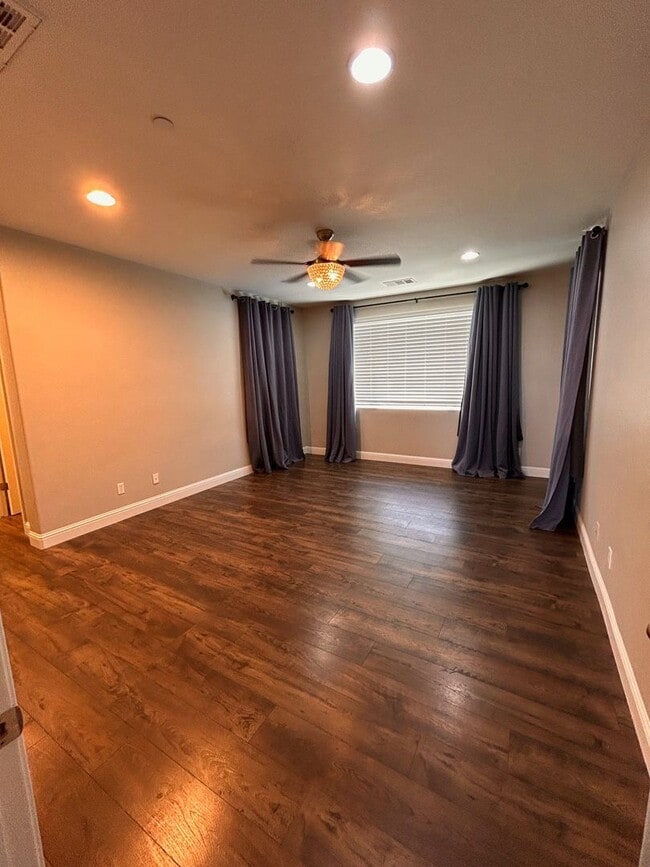 Building Photo - Gorgeous home for rent in Visalia
