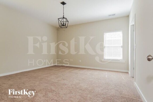 Building Photo - 671 Troubadour Ln