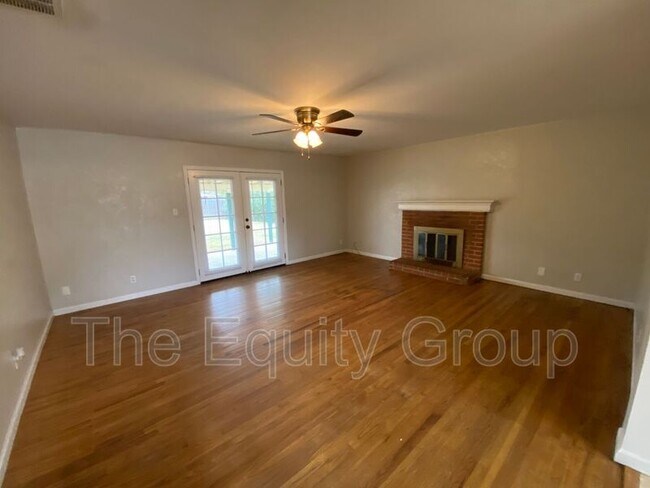 Building Photo - 4327 W School Ave