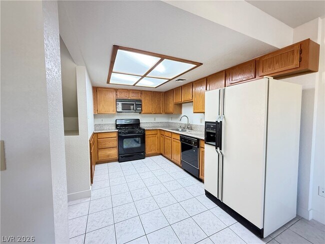 Building Photo - 4025 Delos Dr