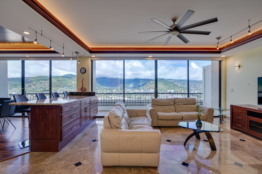 Building Photo - 2333 Kapiolani Blvd