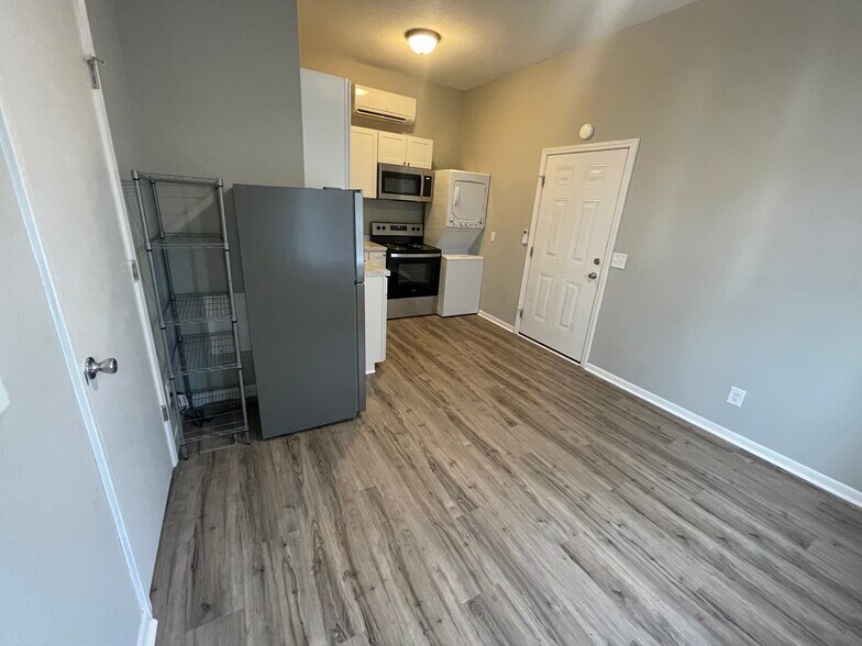 Building Photo - 1157 Olympia Ave