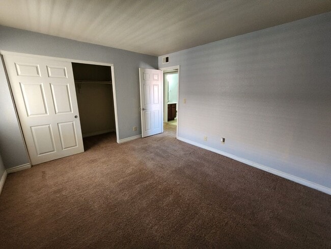 Building Photo - Nice Guard Gated Bella Vita Unit with larg...