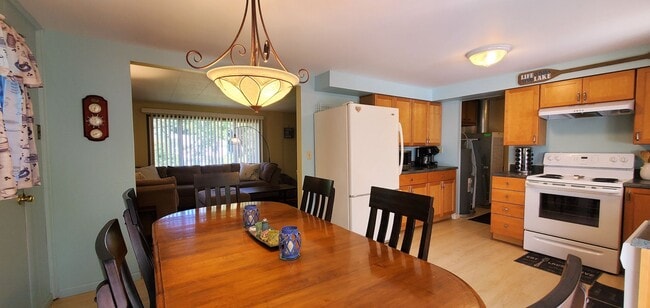 Primary Photo - Charming 3-Bedroom, 1.5-Bathroom Fully Fur...