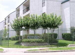 Building Photo - 2826 S Bartell Dr