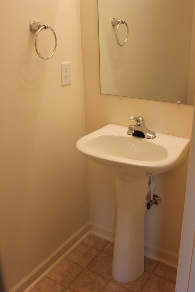 Building Photo - 2 Master Suite Townhome for Rent