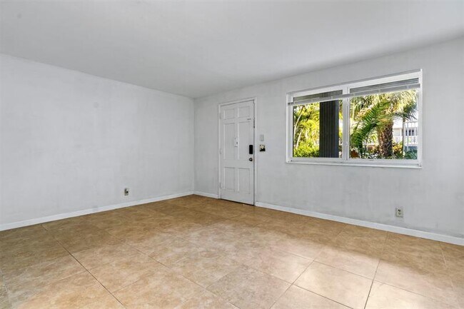Building Photo - 2150 NE 42nd Ct