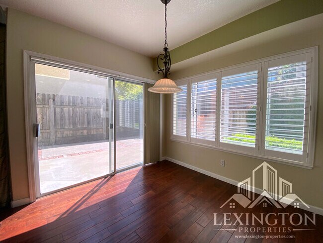 Building Photo - 6118 Cameo Dr