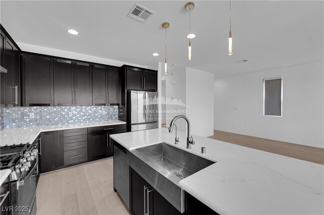 Building Photo - 4066 Painted Lady Ave