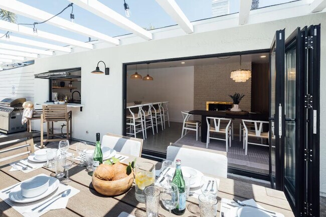 Building Photo - 4866 Hillside Dr