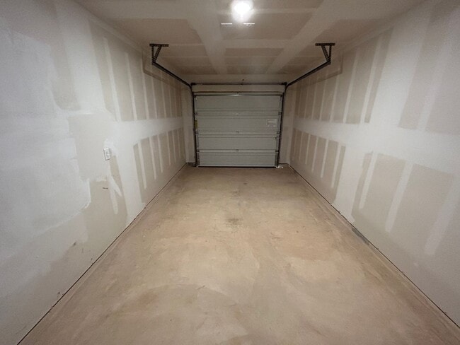 Building Photo - *MOVE IN SPECIAL* Spacious 3-Bedroom Home Near Brooks City Base with Internet Included