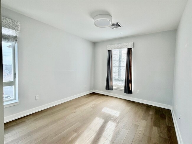 Building Photo - 65 Washington St