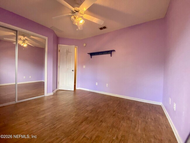 Building Photo - 1530 Vineland Cir