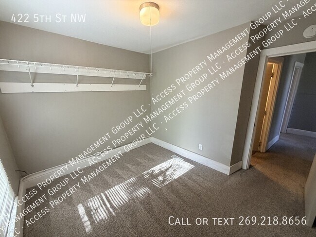 Building Photo - 422 5th St NW