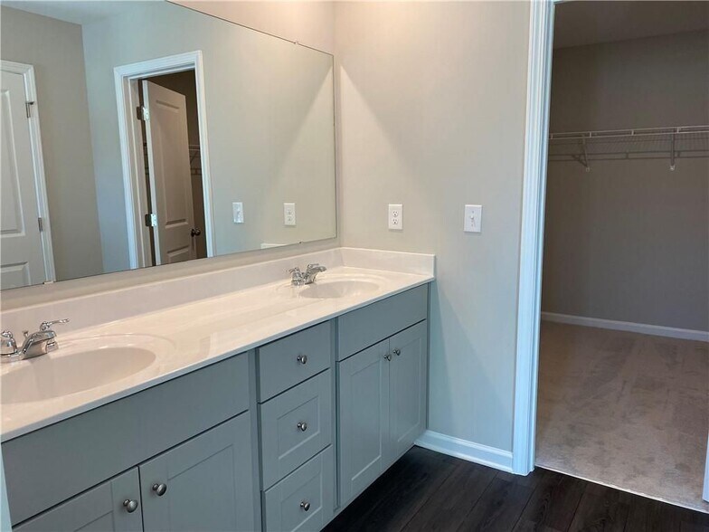 Building Photo - 4402 Grosbeak Dr