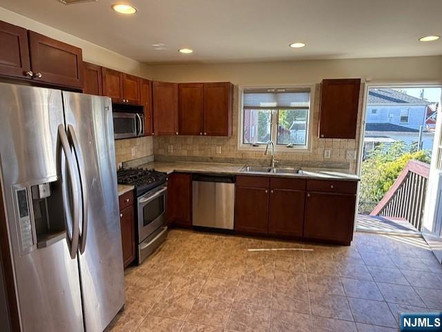 Building Photo - 440 Lawton Ave