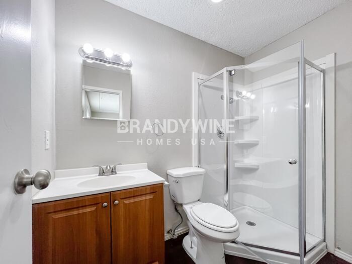 Building Photo - 553 Edwards Dr