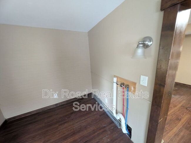 Building Photo - 914 Chelsea Ave