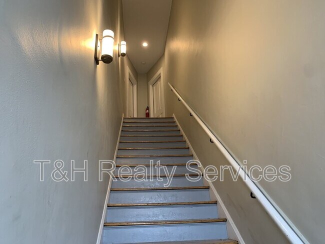 Building Photo - 4842 N College Ave