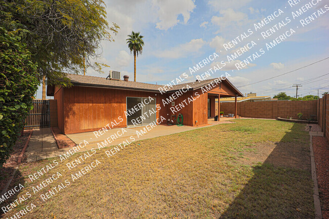 Building Photo - 6847 E Windsor Ave