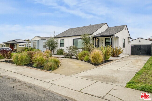 Building Photo - 7868 Naylor Ave