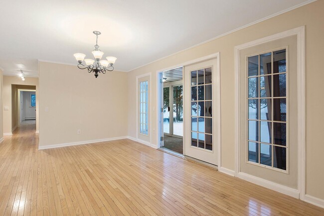 Building Photo - 4489 Pompey Center Rd