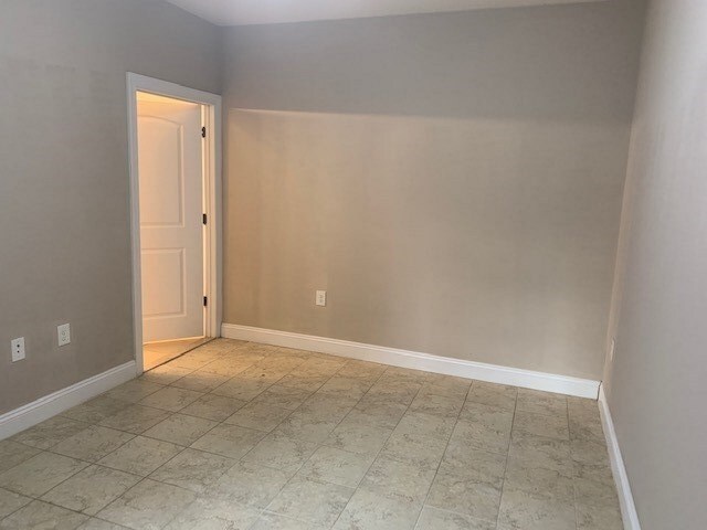 Building Photo - 663 Summit Ave