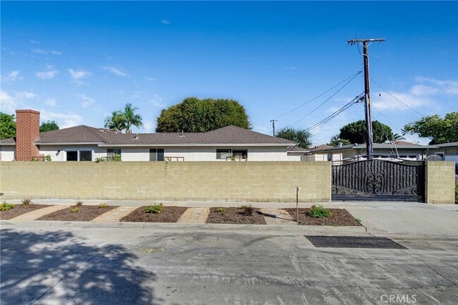 Building Photo - 2206 Radnor Ave