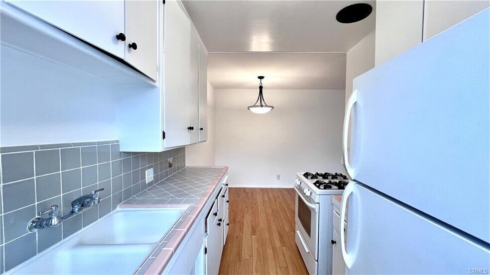 Building Photo - 919 N Orange Grove Ave