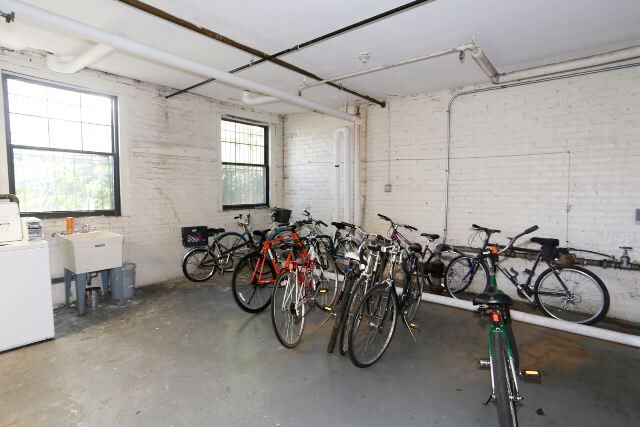 Building Photo - 4842 N Damen Ave