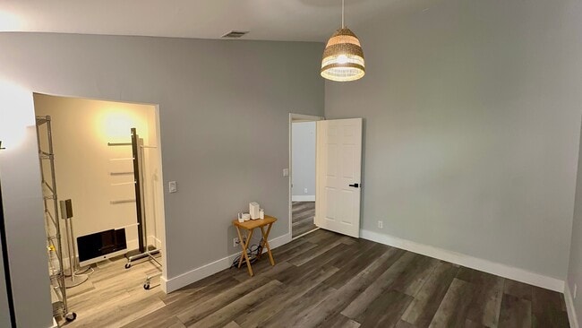 Building Photo - 5465 Grande Palm Cir