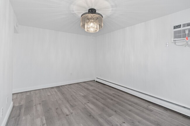 IMG_2255 - 2308-2312 Harper Avenue