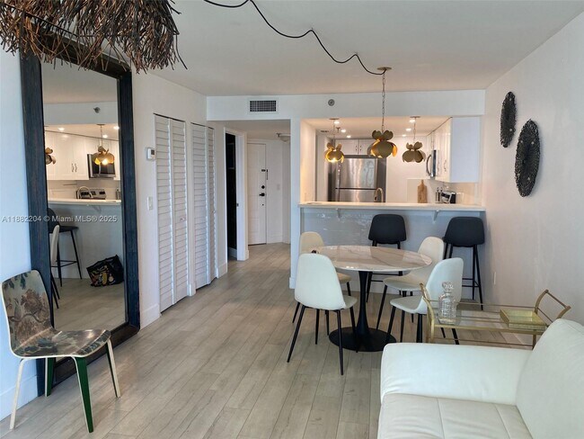 Building Photo - 5880 Collins Ave