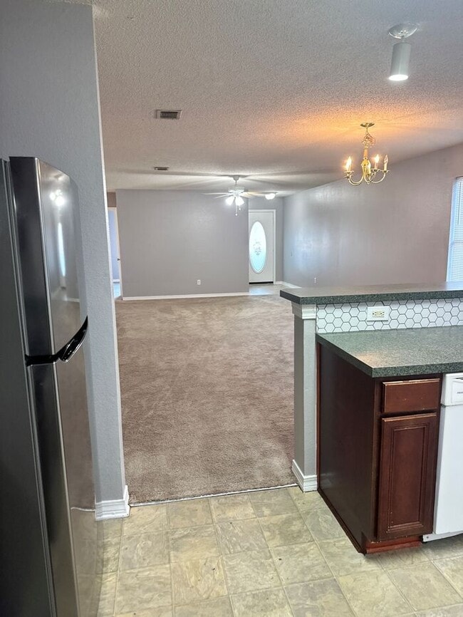 Building Photo - 3/2 Cottage in Maple Oaks Subdivision with garage