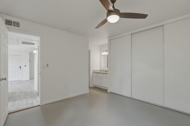 Building Photo - 8055 E Thomas Rd