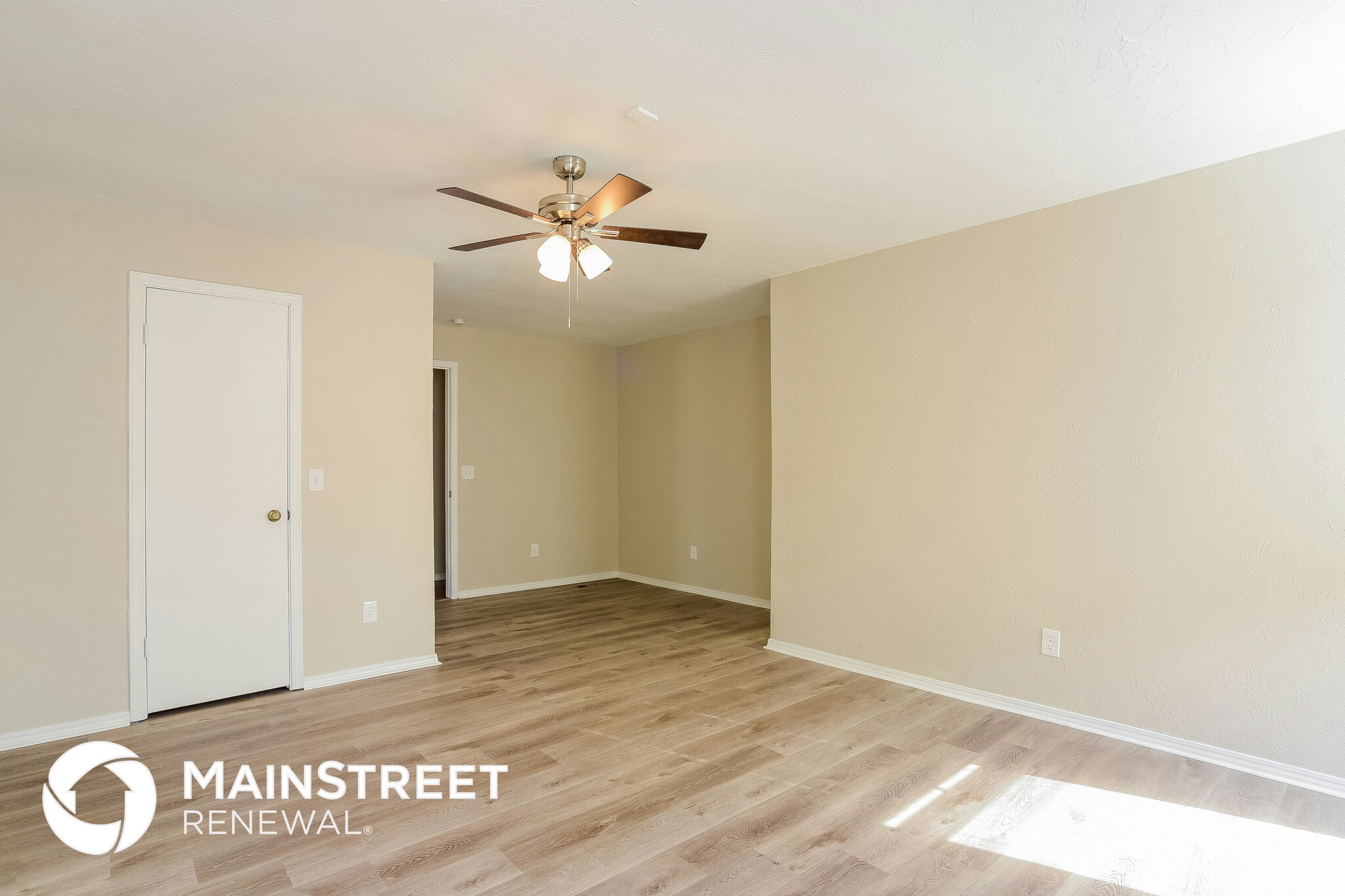 Building Photo - 300 3 Oaks Dr