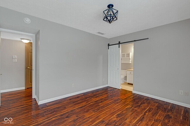 Building Photo - 6318 Pickwick Ct