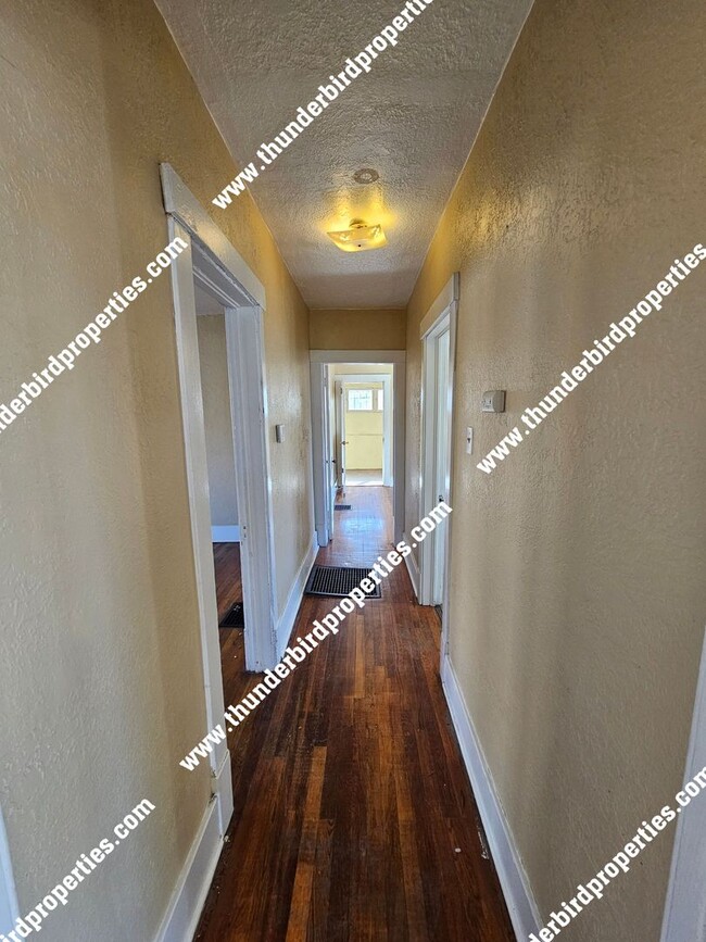 Building Photo - 2 bedroom, 1 bath near CNM and UNM