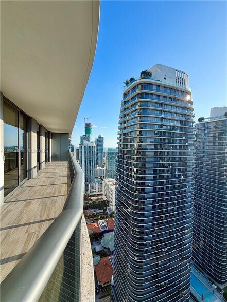 Building Photo - 801 S Miami Ave