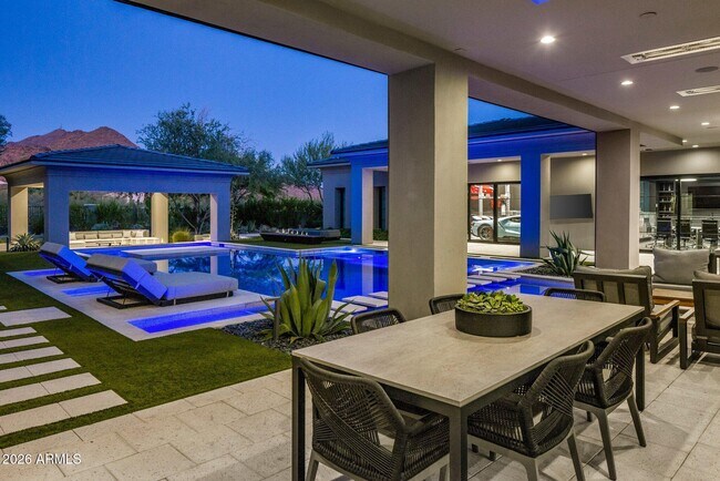 Building Photo - 10110 E Siesta Ln