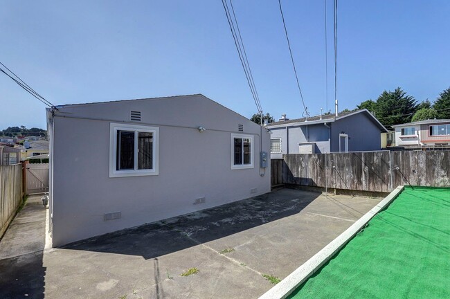 Building Photo - Updated & super clean 3 Bed/ 2 Bath Daly City home. YouTube Tour!
