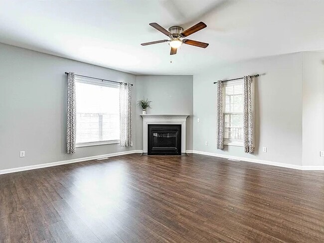 Building Photo - Stunning 3BD, 2.5BA Raleigh Home in the Prestigious Eagle Ridge Golf Community with Premier Ameni...